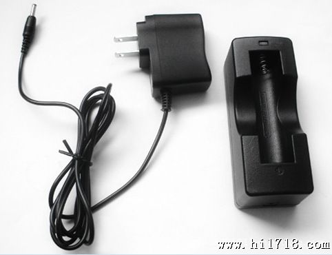 2014火新款强光充电手电筒充电器18650美中欧规直充加座充套装