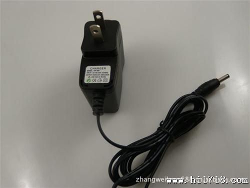 () 澳规带线充电器5V1A