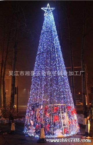 大型圣诞树  2013年大型框架圣诞树