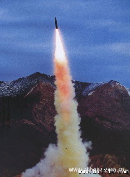 东风21中程战略导弹高原发射